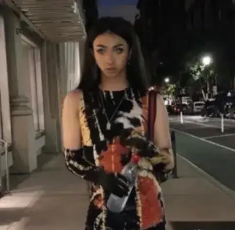 娱乐八卦吃瓜少女是谁,她是如何成为网络红人的？